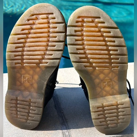 Dr. Martens Junior 1460 Unisex Black Leather Lace-Up Boots Size 3 - Picture 6 of 7